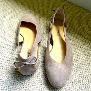 Paul Green - size 10 - gray suede ballet flats